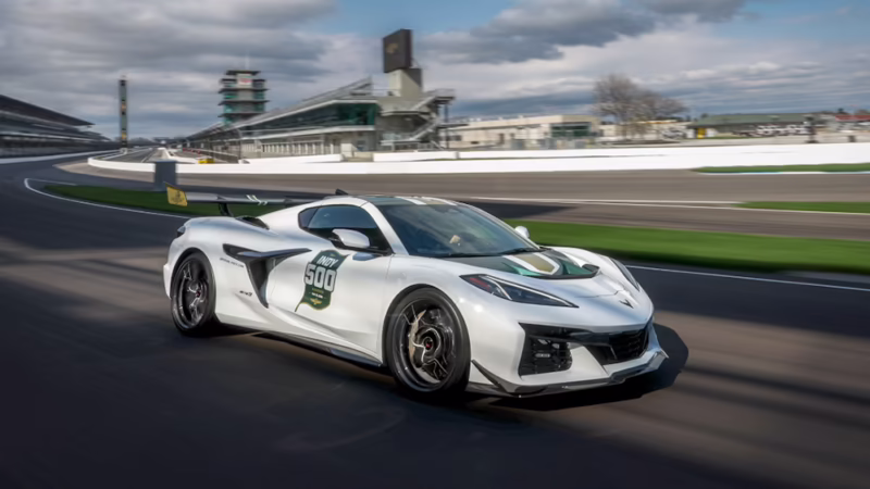 What's the difference between a safety car and a pace car?