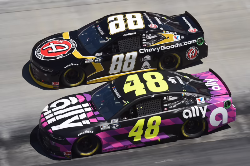 ¿Qué coche condujo Jimmie Johnson en NASCAR?