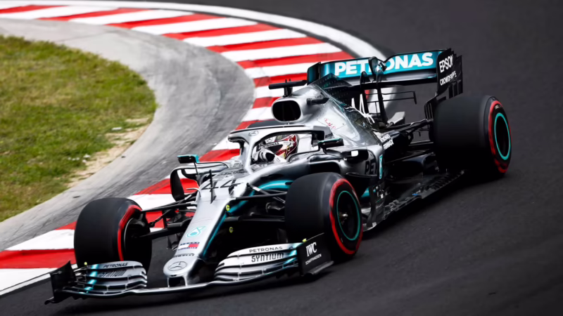 How many points did Lewis Hamilton get in 2019?
