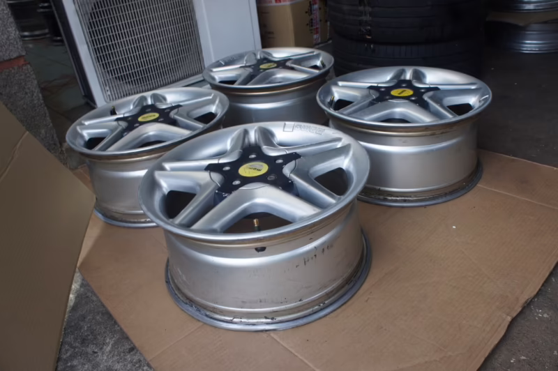 ¿Quién fabrica las llantas MOMO?