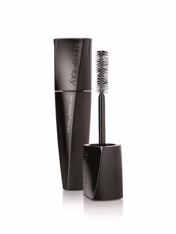 Does Mary Kay mascara smudge easily?