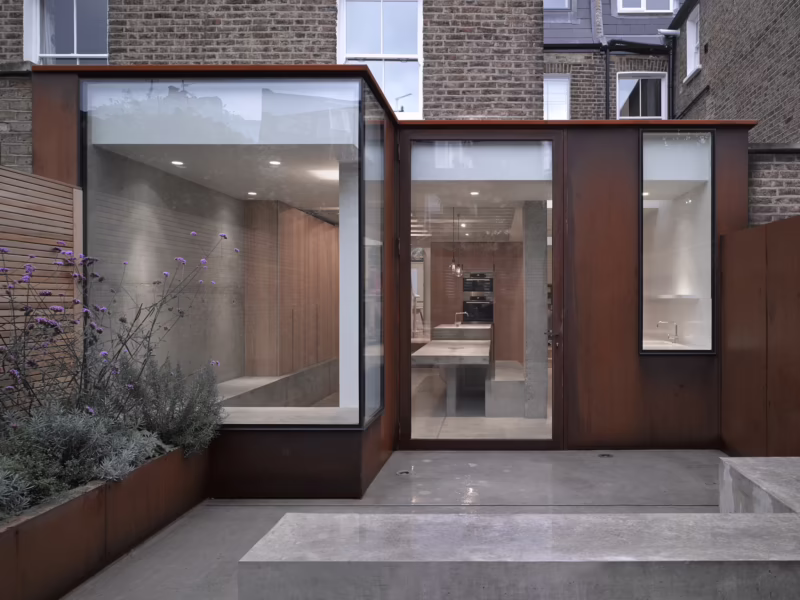 Who is the most famous female architect?