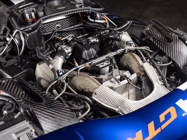 Is McLaren P1 a V12?