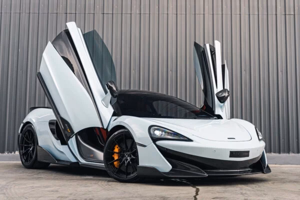 How much does it cost to rent a McLaren in Dubai?