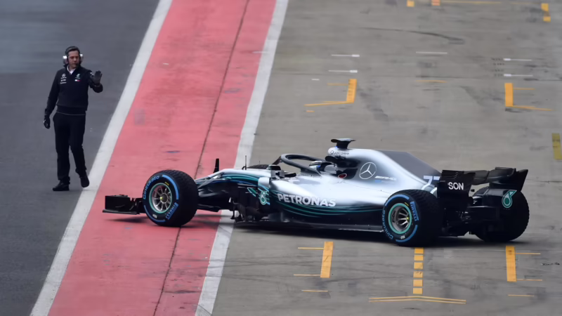 Does the Mercedes F1 use Petronas oil?