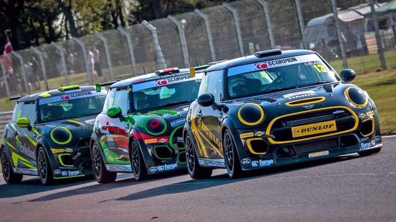 Who are the famous MINI racing drivers?