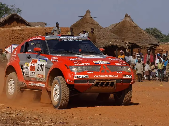What engine is in the Pajero Evolution Dakar?