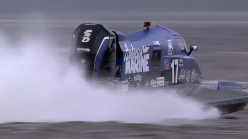 Who builds formula boats?