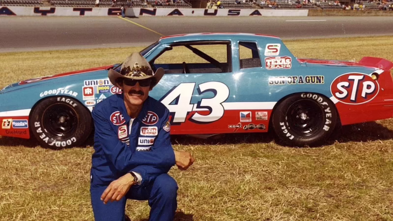 Which NASCAR Hall of Famer drove #43?