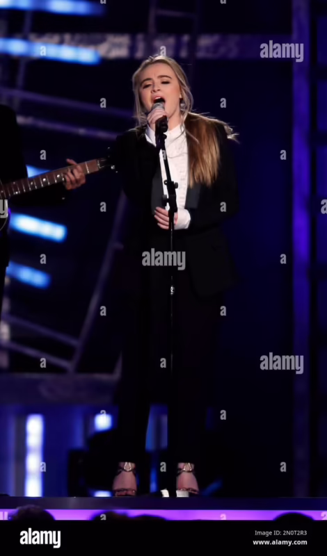 Will Sabrina Carpenter win a Grammy?
