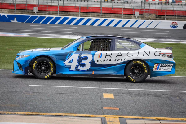 Can you drive on the Richmond Raceway?