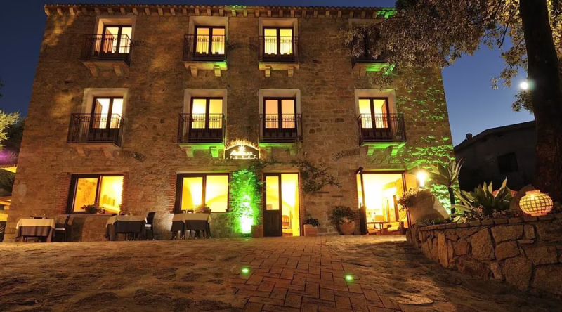 Do NASCAR drivers stay in hotels?