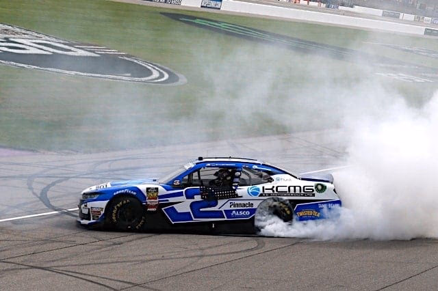 ¿Quién ganó la carrera de la Copa NASCAR de Michigan?