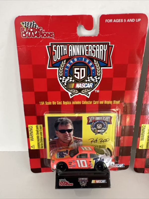 ¿Quién es el número 32 en Nascar?