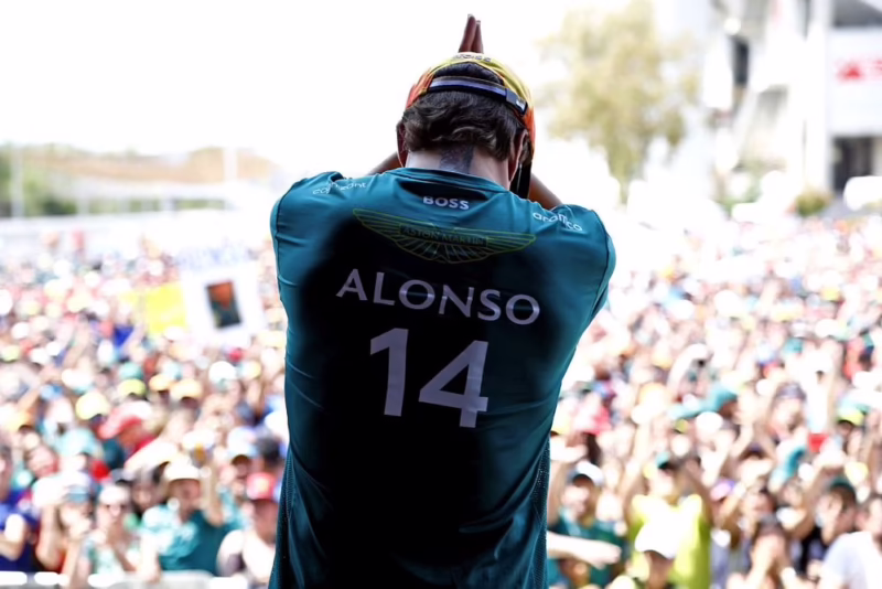 ¿Porque Fernando Alonso lleva el número 14?