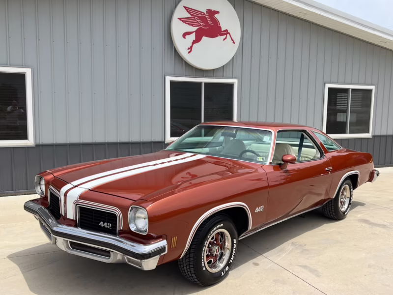 How much horsepower does a 1974 Oldsmobile 442 have?