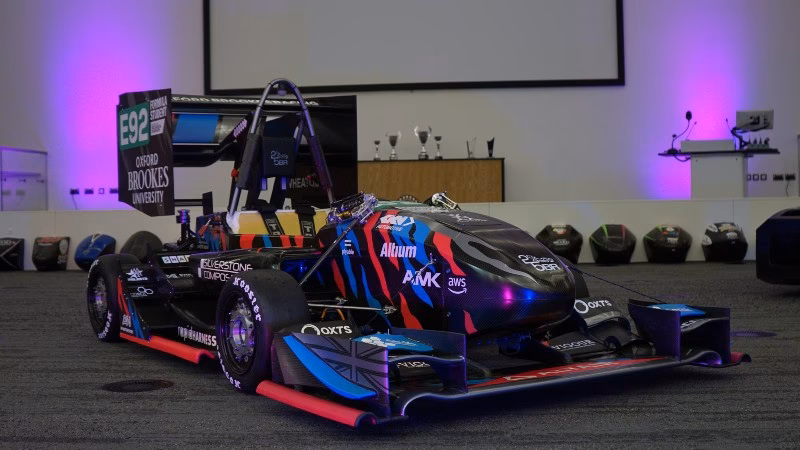 Does Oxford Brookes have a wind tunnel?