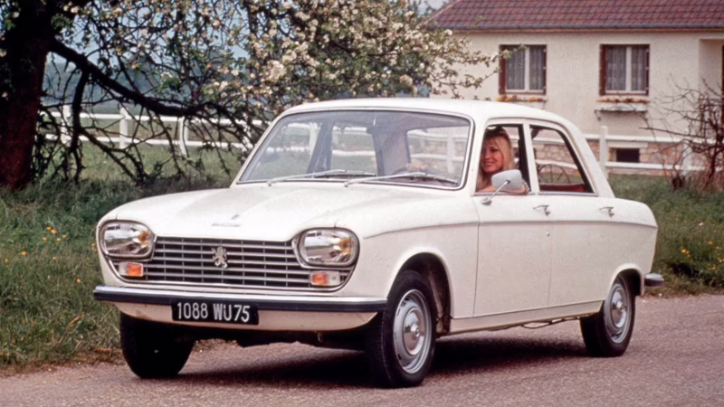 How many Peugeot 204s were produced?