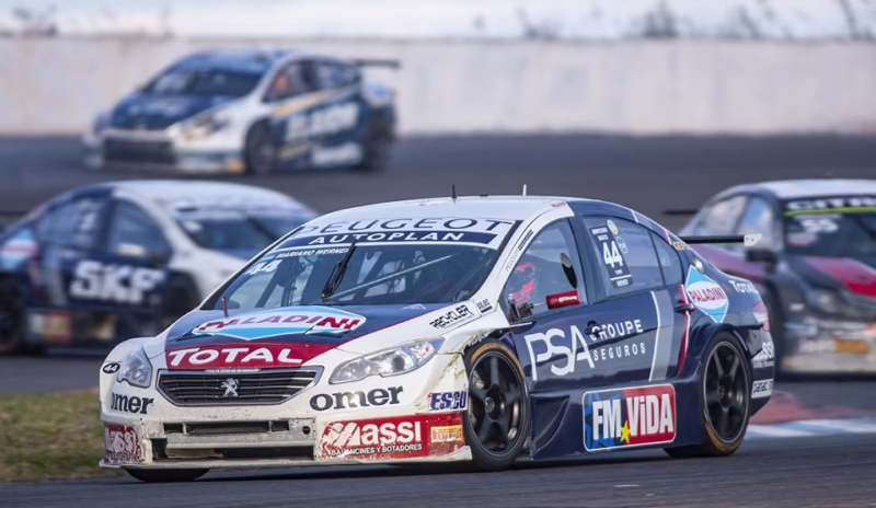 ¿Cuánto mide el Peugeot 408 de largo?