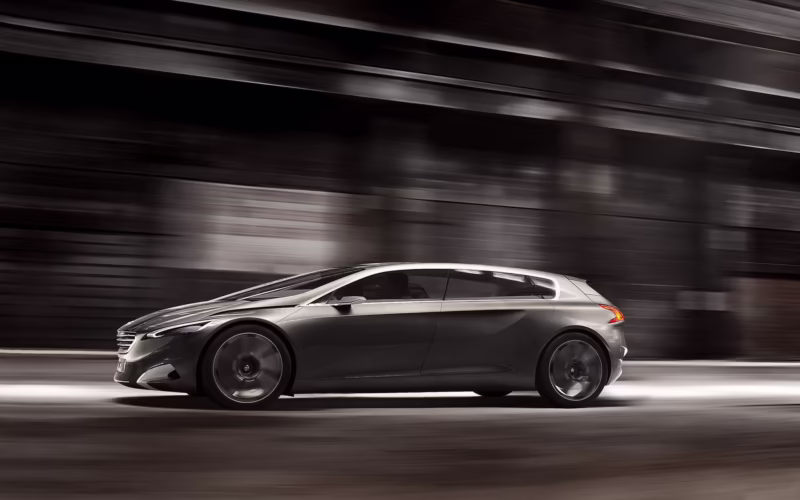 What engine is in the Peugeot Hypercar?