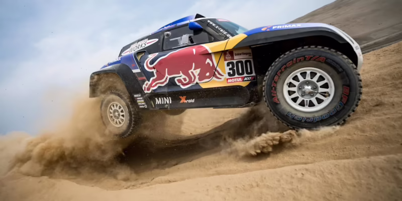 What is the top speed of the motorcycle in the Dakar Rally?