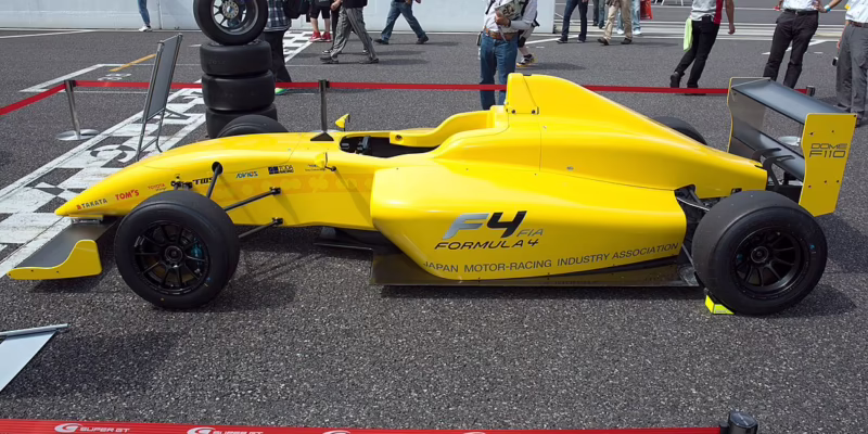 ¿Es posible conducir un coche F4?