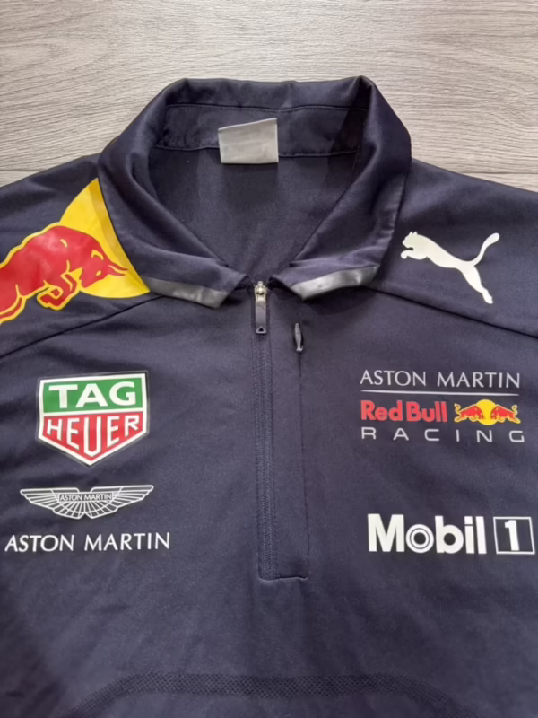 ¿Aston Martin sigue patrocinando a Red Bull?