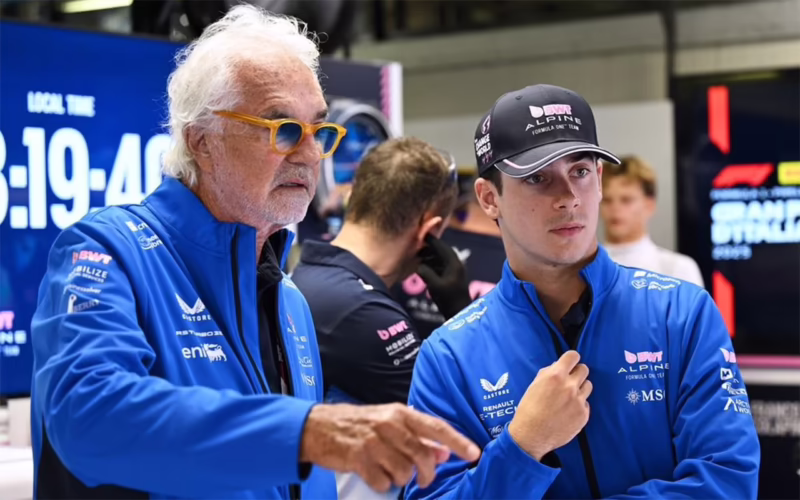 ¿Quién es el jefe de la escudería Alpine?