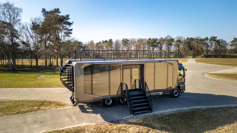 ¿Por dónde puede circular un turismo con remolque?