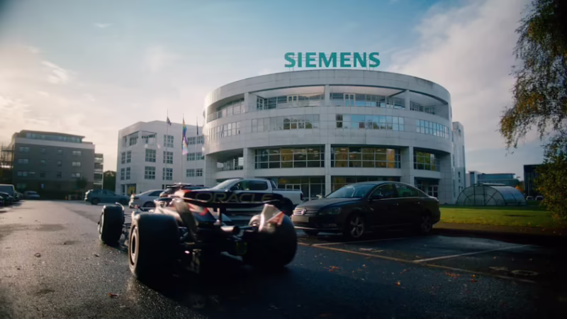 Which F1 team does Siemens sponsor?