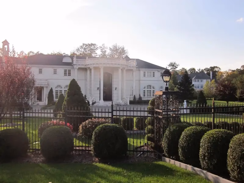 What athletes live in Alpine, NJ?