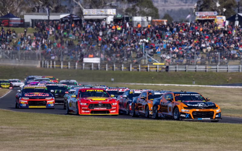 Where do Supercars race in Tasmania?
