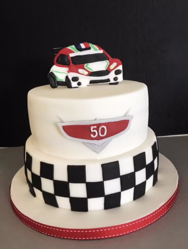 ¿Puedo usar fondant para un pastel de autos de carrera?