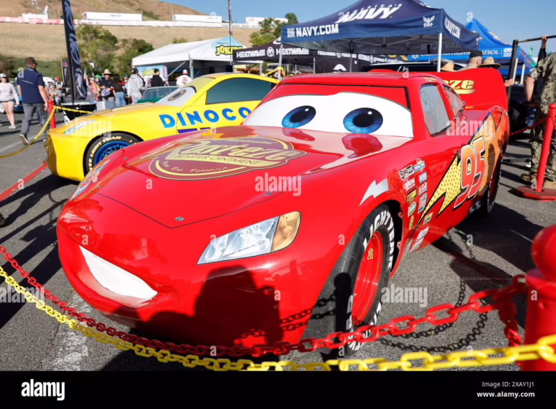 Which car is Rayo McQueen?