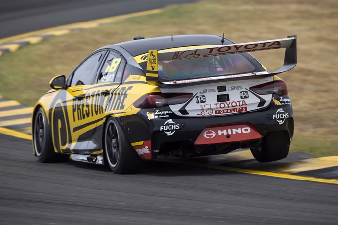 What Xbox game has V8 Supercars?