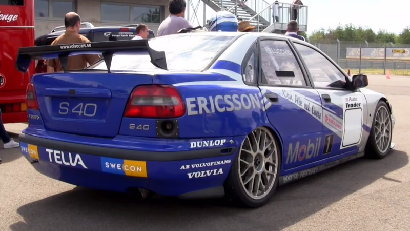 Does the Volvo S40 have a Ford engine?