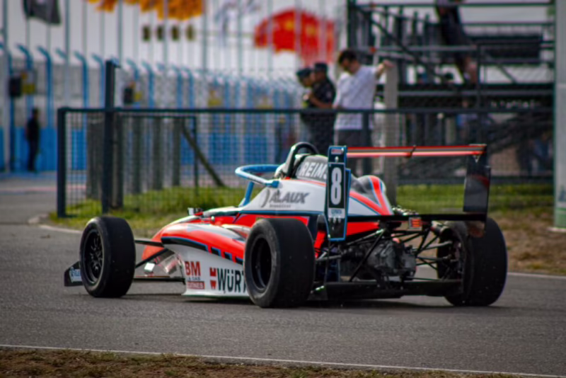 Who manufactures Formula 2 cars?